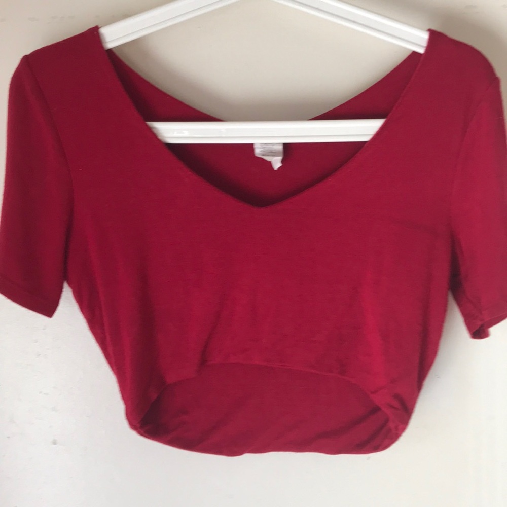 Crimson red low v neck short sleeved cropped top